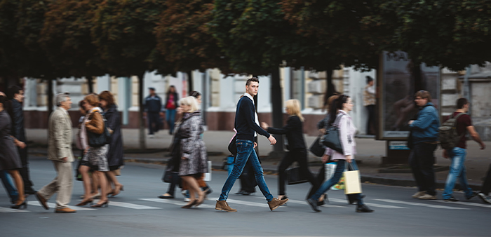 Imagem de young-man-cross-st